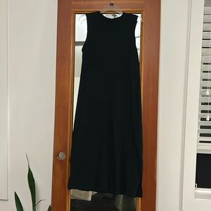 Black sleeveless dress